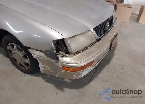 1996 Toyota Avalon Xl/Xls z USA, uszkodzony, nr VIN 4T1BF12B8TU103588